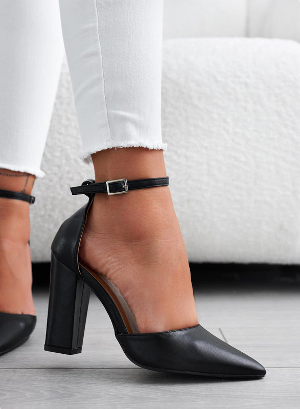 NOAH - Black pumps with strap