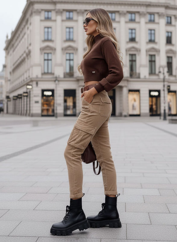 Ribbed mud-colored trousers with side pockets