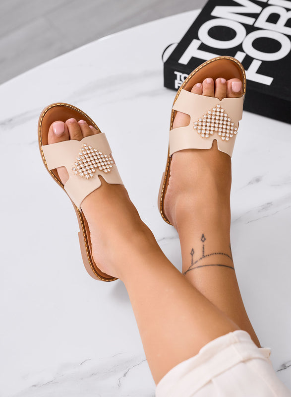 PATRIZIA - Sandales beiges Mules avec cœur bijou