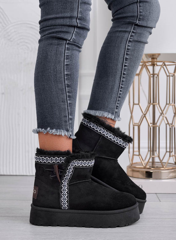 PINA - Bottines noires rembourrées avec bord brodé
