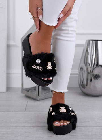 PRETTY - Sandales mules noirs avec ornements dorés