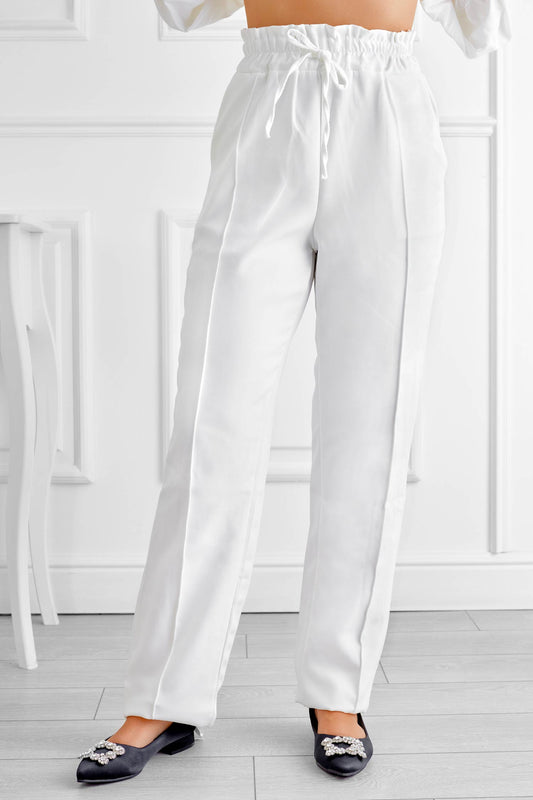 White trousers with spring and drawstring at the waist