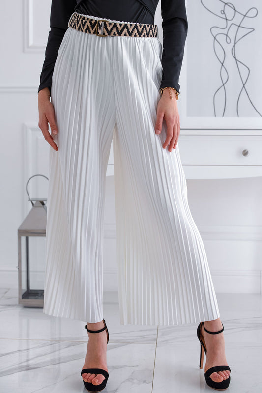 Pleated white trousers with belt