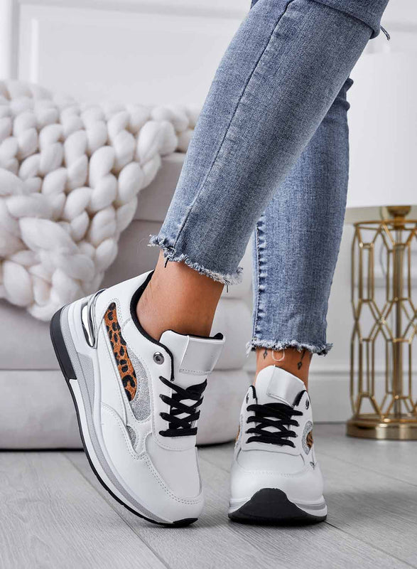 Baskets blanches avec empiècements pailletés et imprimé léopard