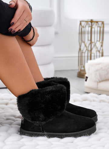 Black ankle boots lined with faux fur
