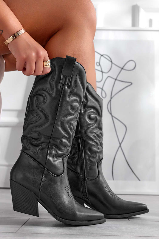 Stivali neri camperos con ricamo a rilievo