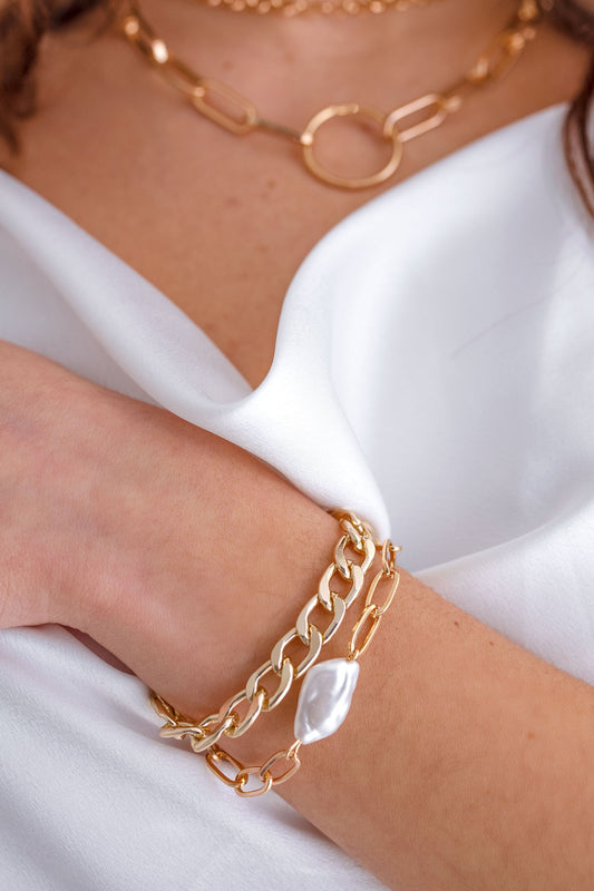 Set of two gold bracelets