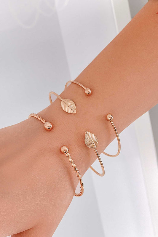 Rigid gold bracelets set