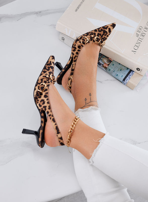 Escarpins slingback à motif léopard avec talon bas et chaîne dorée