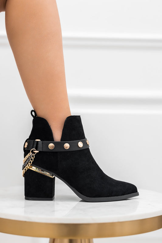 XIOMARA - Black ankle boots with studs and chain