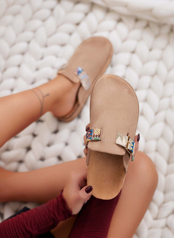 YODA - Beige clog slippers with colorful buckles