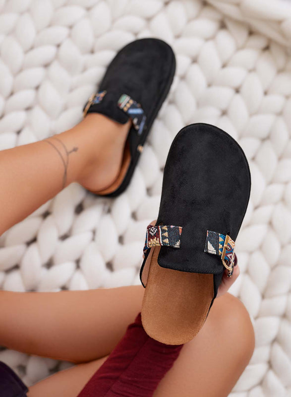 YODA - pantofole sabot nere con fibbie colorate