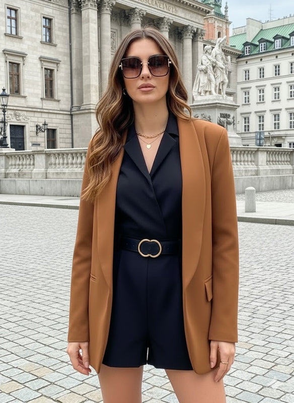 Blazer camel elegante con bolsillos frontales