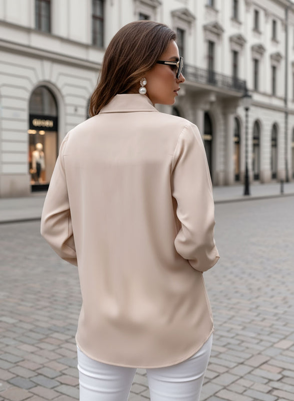Chemise beige avec col col orné