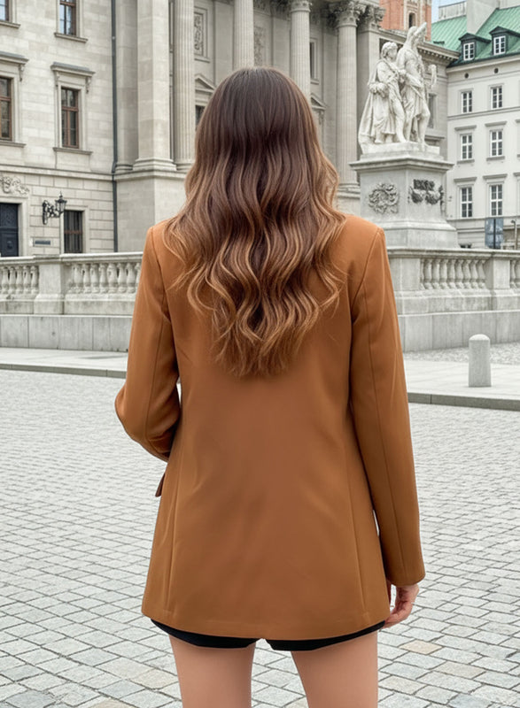 Blazer camel elegante con bolsillos frontales