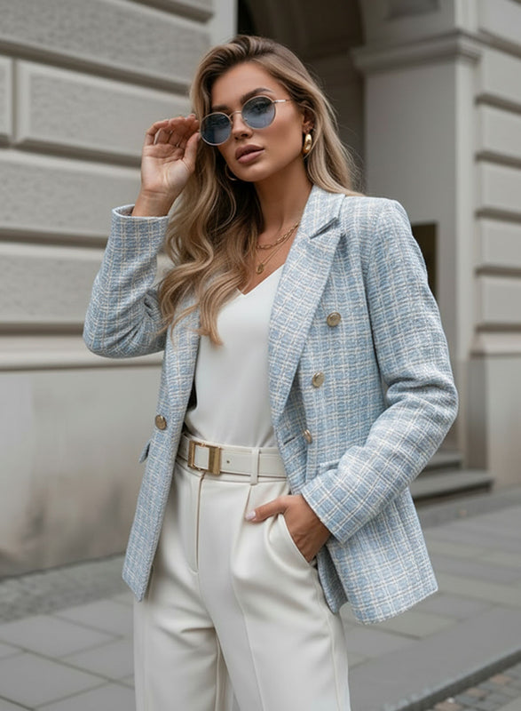 Chaqueta de mujer estampada en tweed blanco y azul con botones dorados