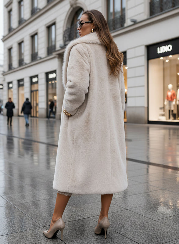 Manteau beige en fausse fourrure