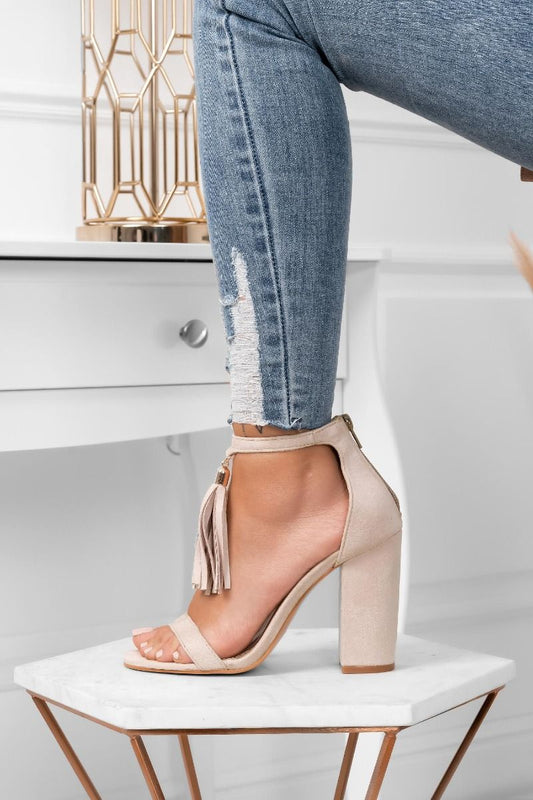 ZIVA - Beige sandals with comfortable heel and pendant