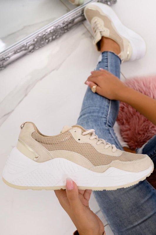 Sneakers beige effetto pitonato e suola spessa