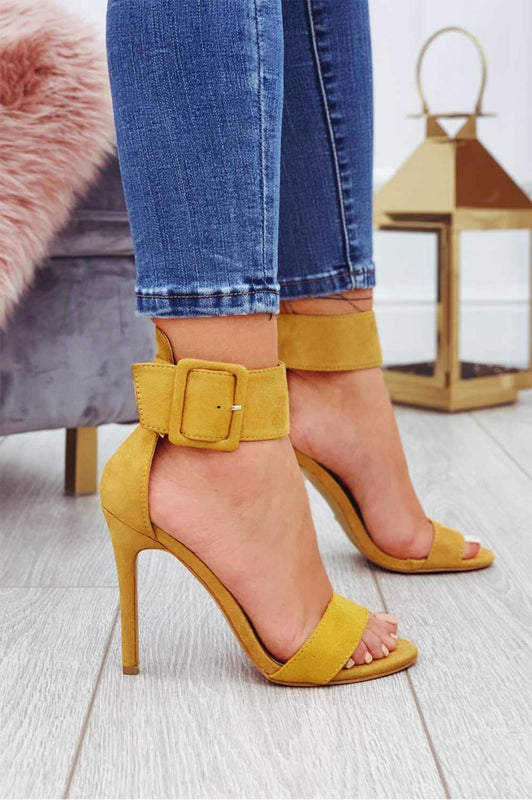 Sandales en daim jaune moutarde à talons hauts avec bride de cheville