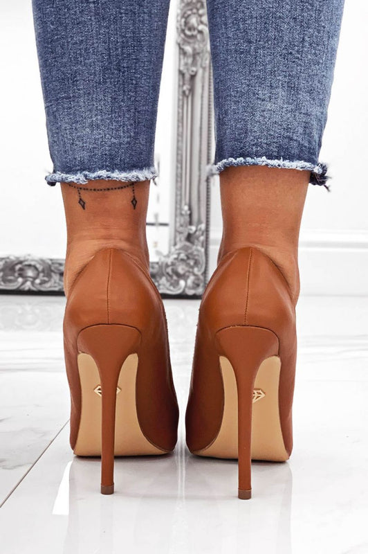 Camel faux leather pumps with high heel