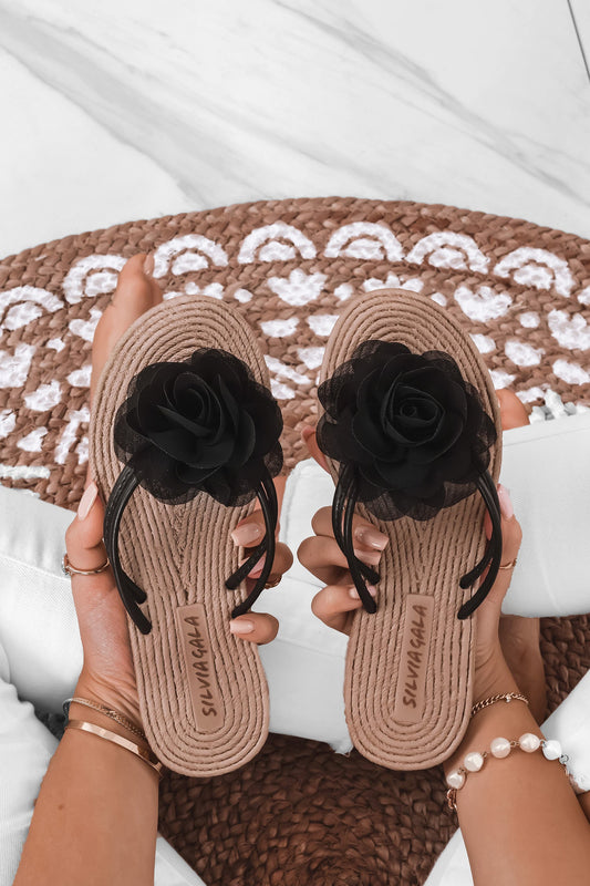 BARTH - Black flat sandals with flower detail