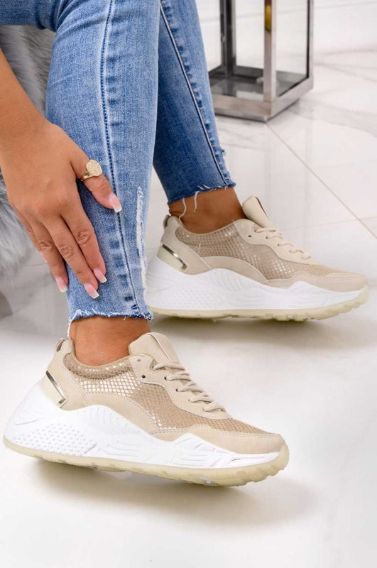 Sneakers beige effetto pitonato e suola spessa