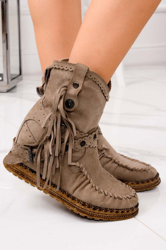 Light brown suede ankle boots with fringes Beth