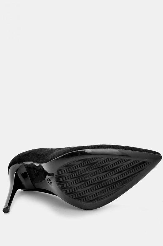 Zapatos de salón negros de ante con tacón de aguja