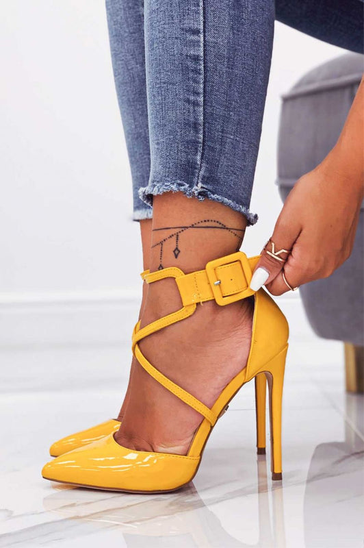 CLIO - Yellow patent leather pumps with stiletto heel and buckle
