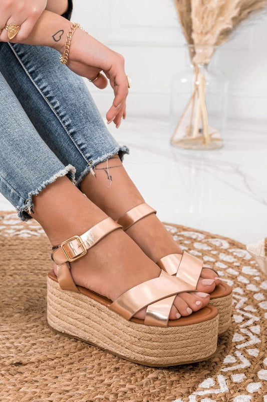 Sandales espadrilles or rose avec semelle compensée en corde