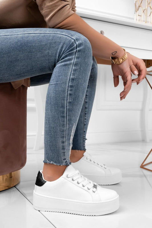 CARRY - Zapatillas blancas con acabados plateados y talón de glitter negro