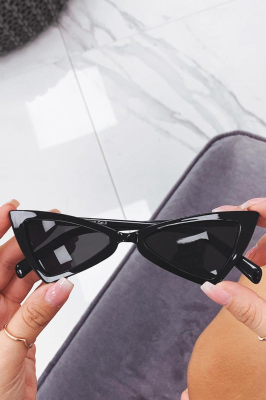 Gafas de sol negras con forma de ojos de gato