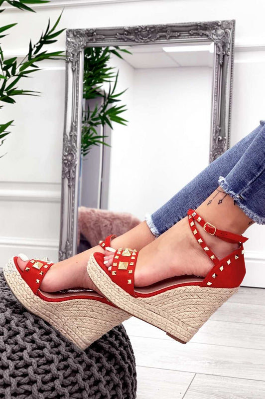 GAIA - Red sandals with wedge and studs
