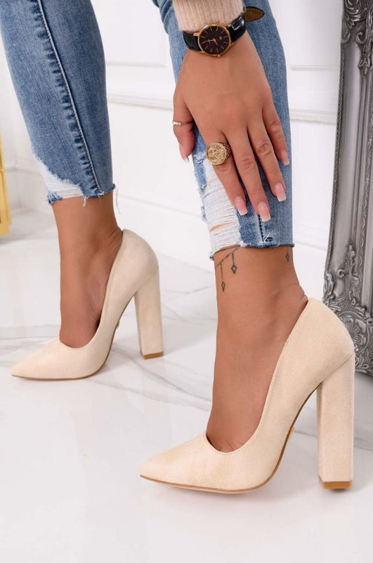 Escarpins beiges en daim avec talon confortable