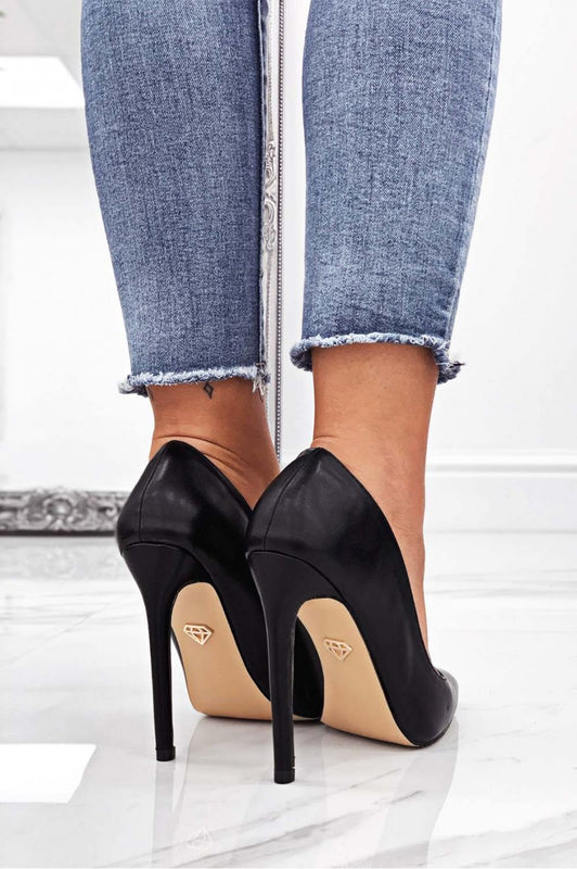 Decolletè nere in finta pelle con tacco alto