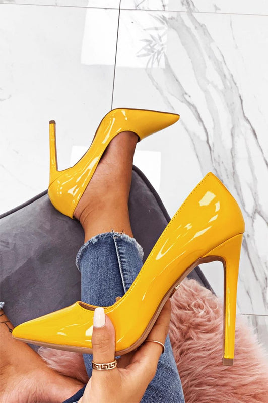 Yellow patent leather pumps with high heel