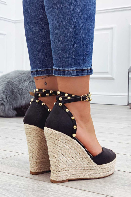 Espadrillas nere in finta pelle con zeppa alta e borchie oro