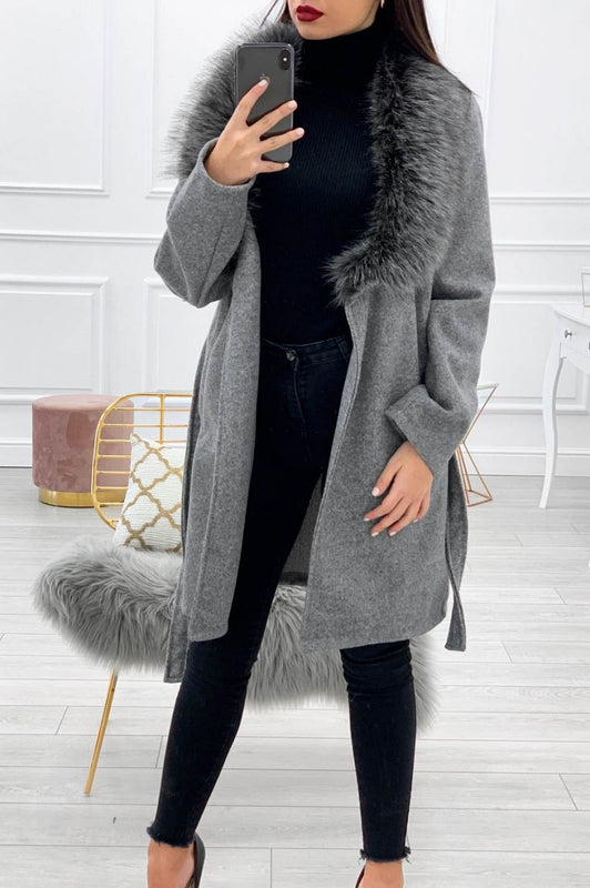 Manteau avec ceinture à la taille et col en fausse fourrure Gris