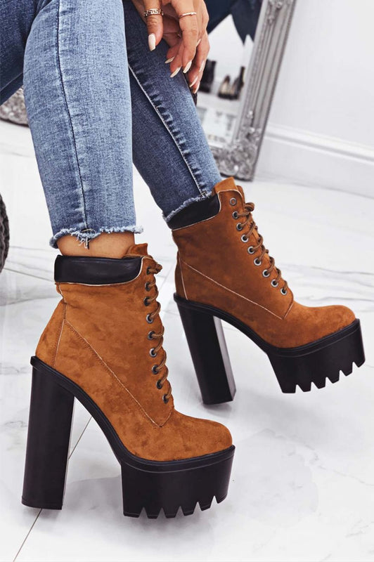 Bottines camel en daim avec talon haut et lacets