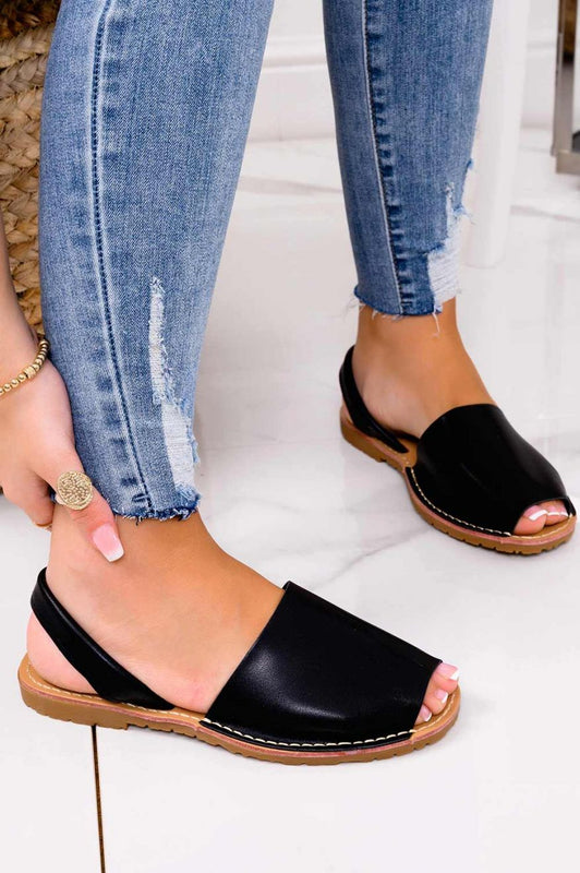 Minorchine nere in finta pelle