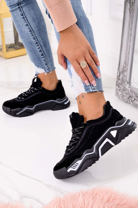 Baskets noires en daim avec semelle épaisse et lacets