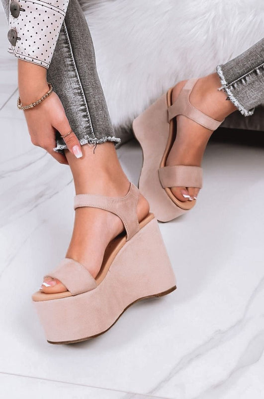 Beige sandals with platform wedge