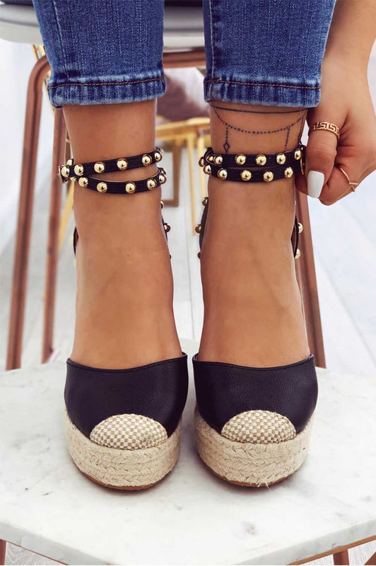 Espadrillas nere in finta pelle con zeppa alta e borchie oro