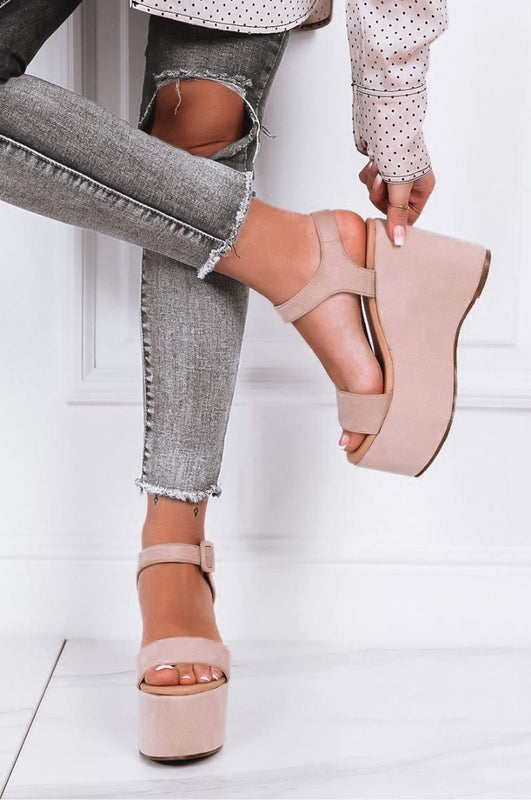 Beige sandals with platform wedge