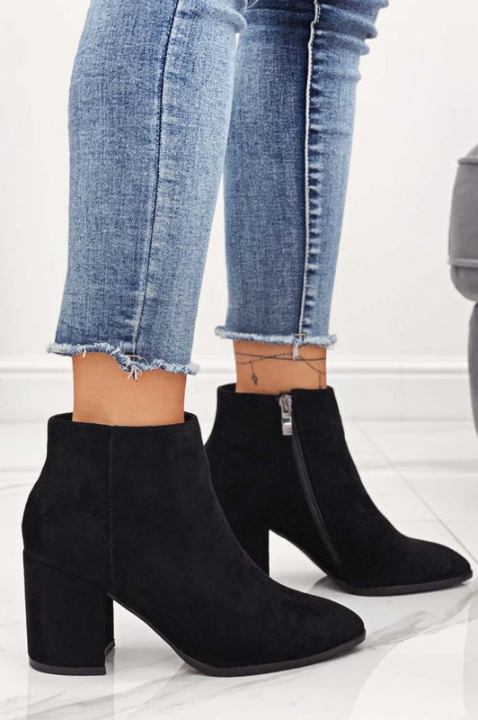 Bottines noires en daim à la cheville avec talon confortable