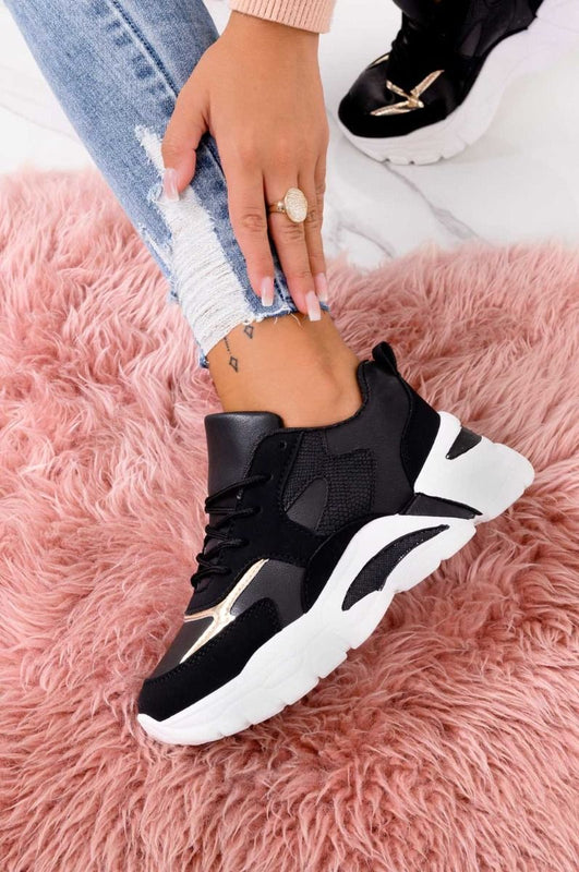 Baskets noires à semelle épaisse et inserts dorés