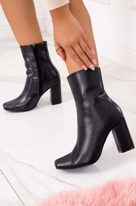 Stivaletti neri pitonati con tacco comodo