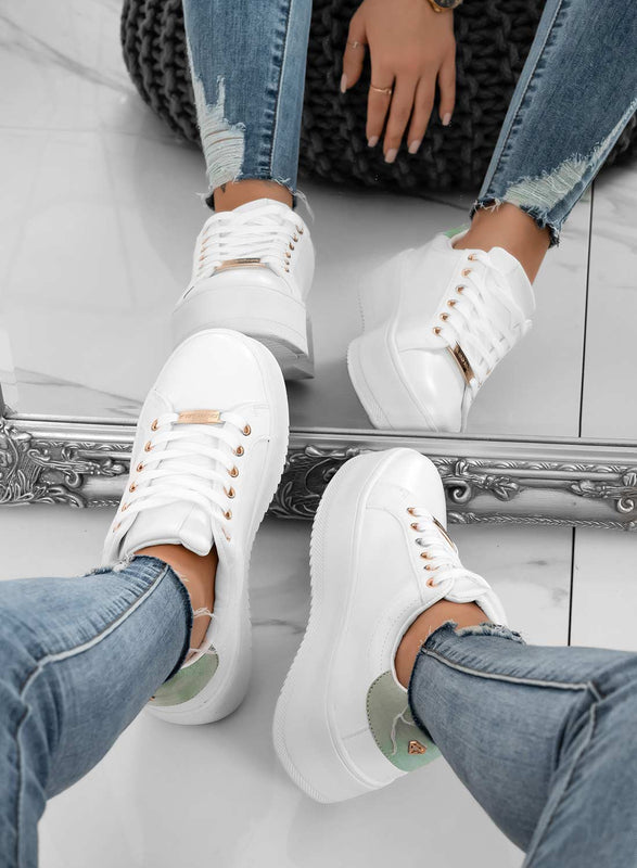 CARRY - White sneakers with gold trim and green back