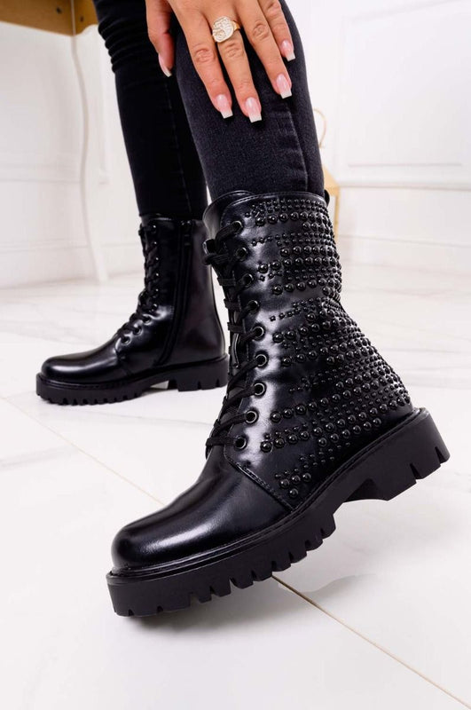 Bottines noires style militaire avec clous